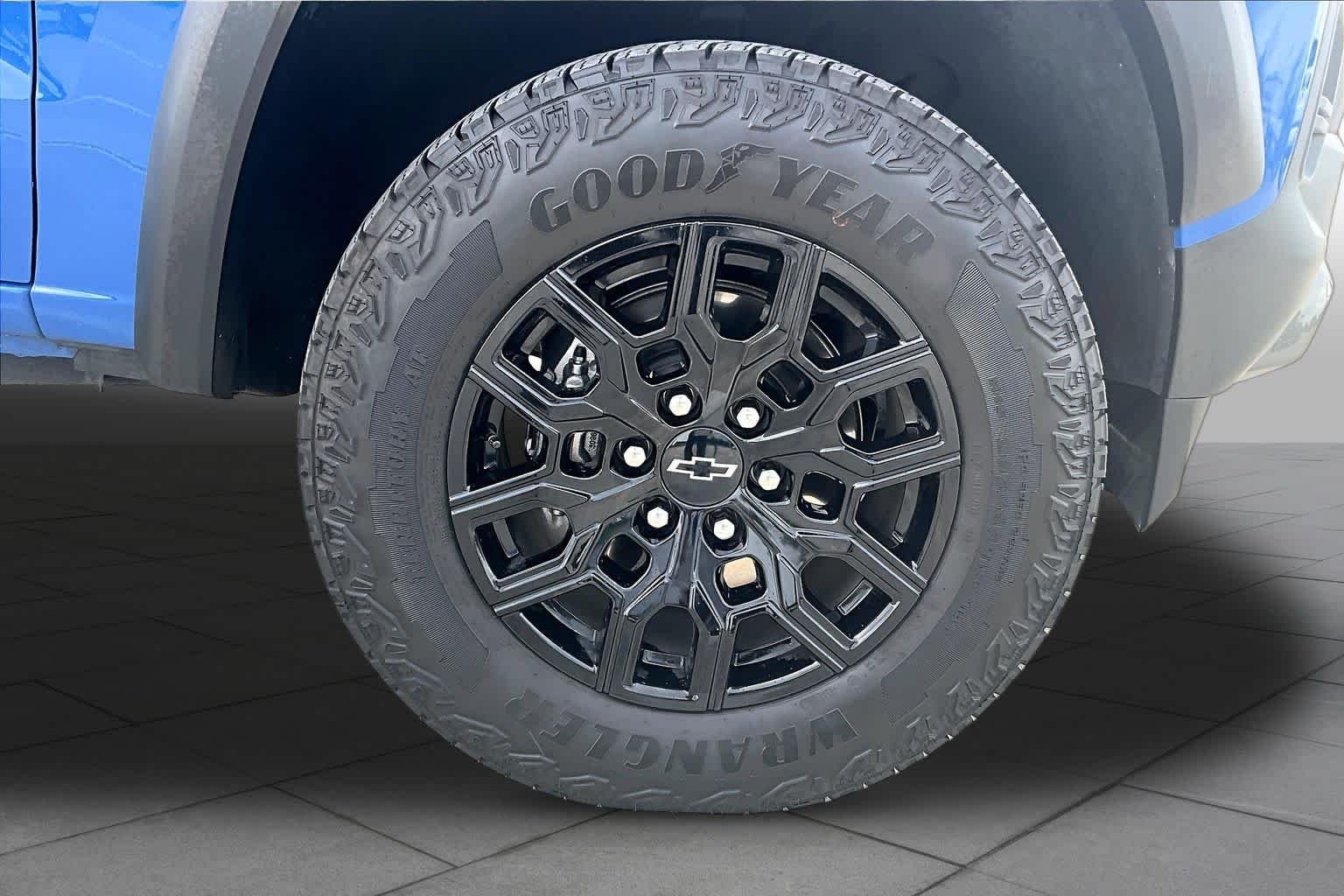 Used 2025 Reef Blue Metallic Chevrolet 4WD Trail Boss image 10