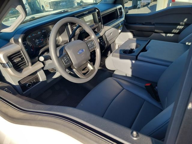 2025 Ford F-350 Super Duty Chassis Cab XL