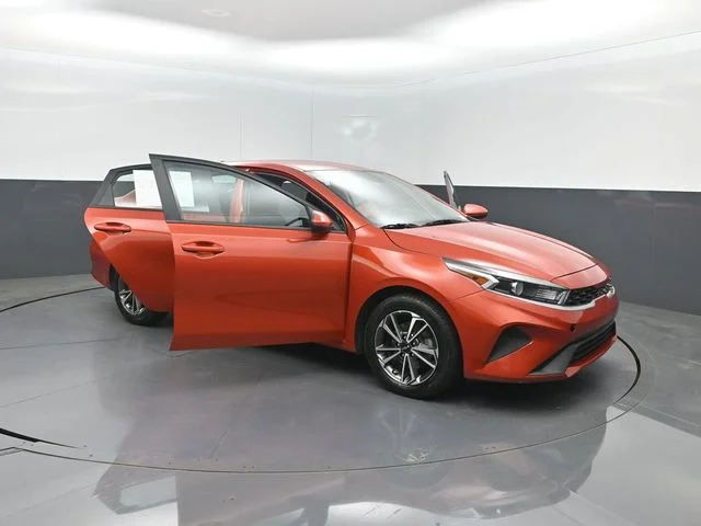 Used 2023 Red Kia LXS image 40