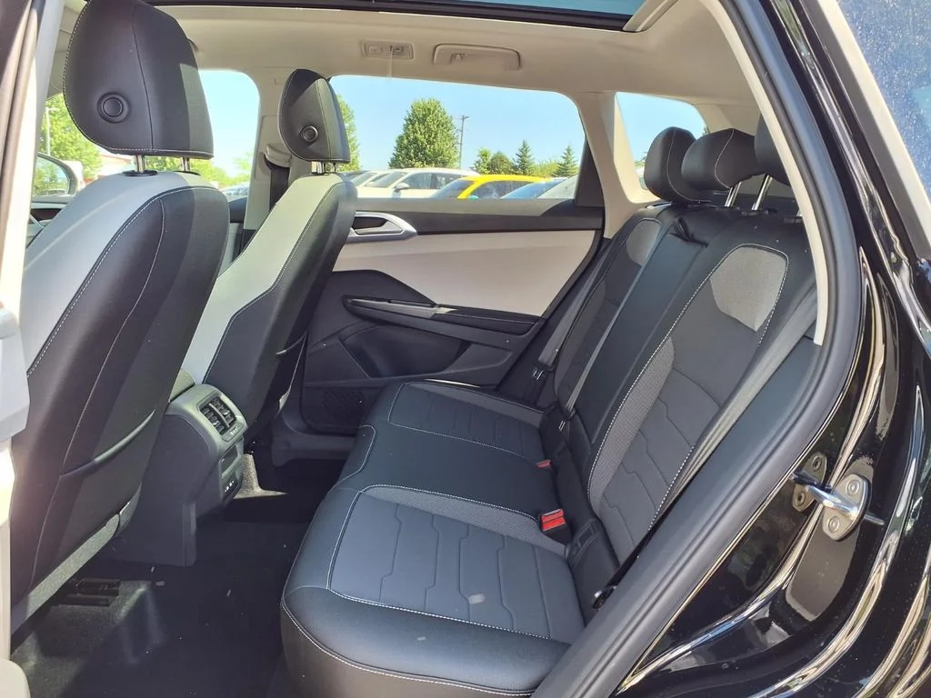 New 2026 Deep Black Pearl Volkswagen 1.5T SE image 21