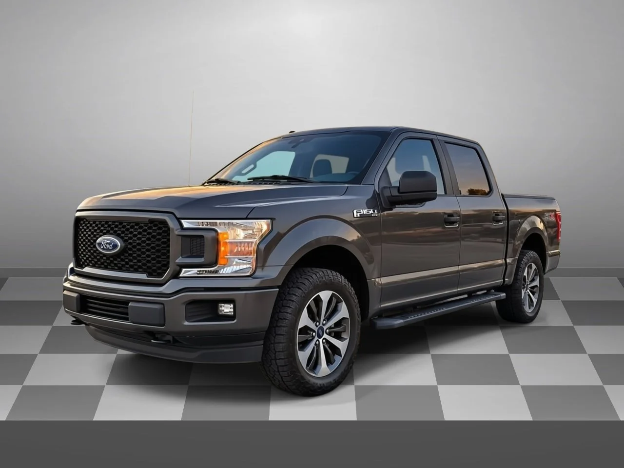 Used 2019  Ford  image 2