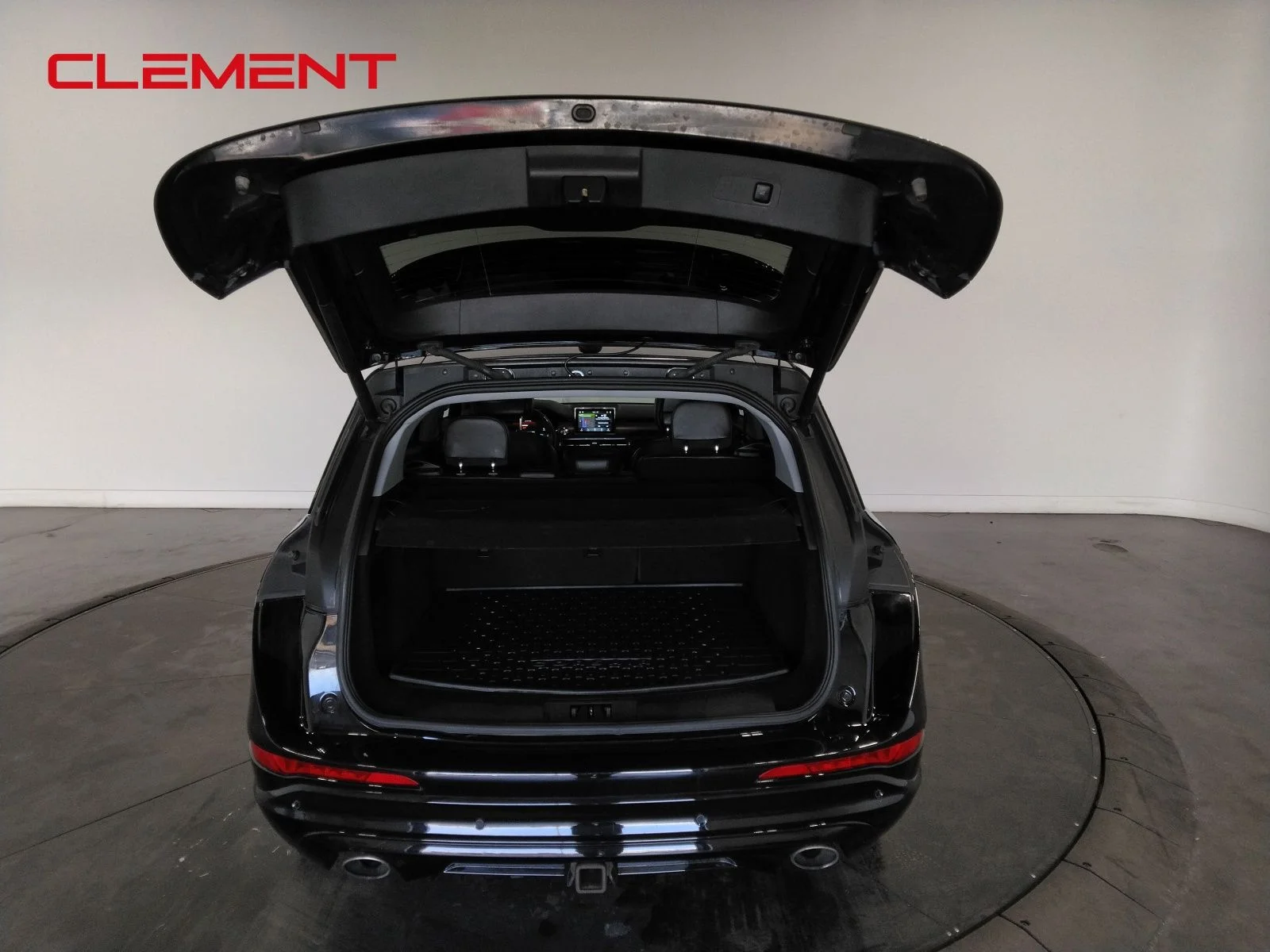Used 2021 Black Lincoln Grand Touring image 9