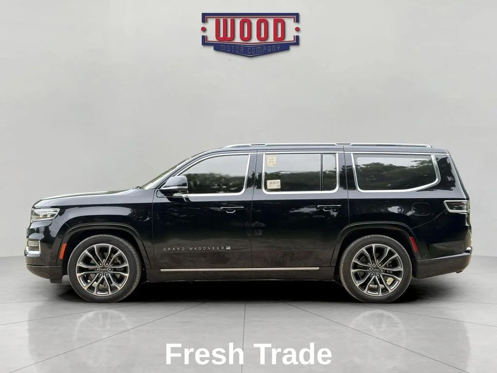 Used 2022 Diamond Black Crystal Pearlcoat Jeep Series III image 4