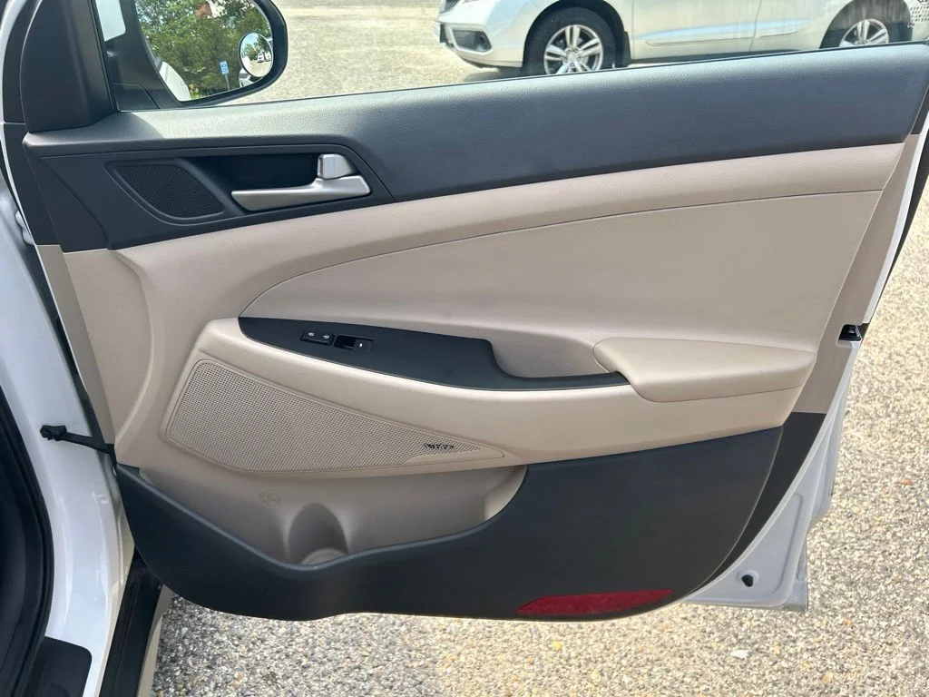 Used 2018 White Hyundai SEL Plus image 25