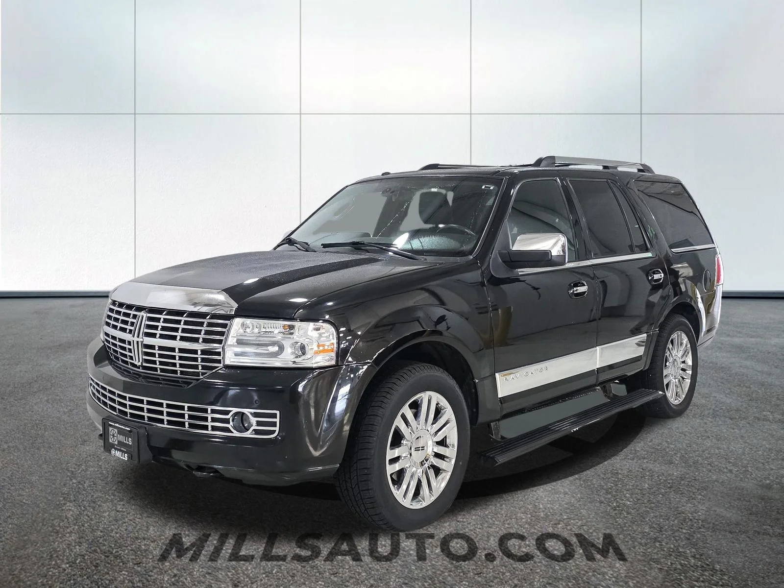 Used 2010 Tuxedo Black Metallic Lincoln Base image 2