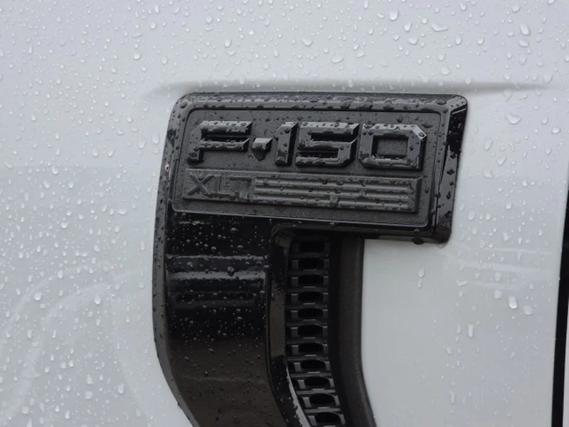 Used 2025 Space White Metallic Ford XLT image 7