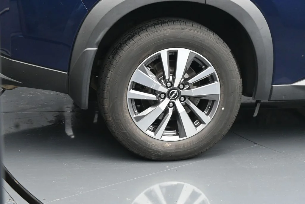 Used 2023 Blue Nissan SL image 10