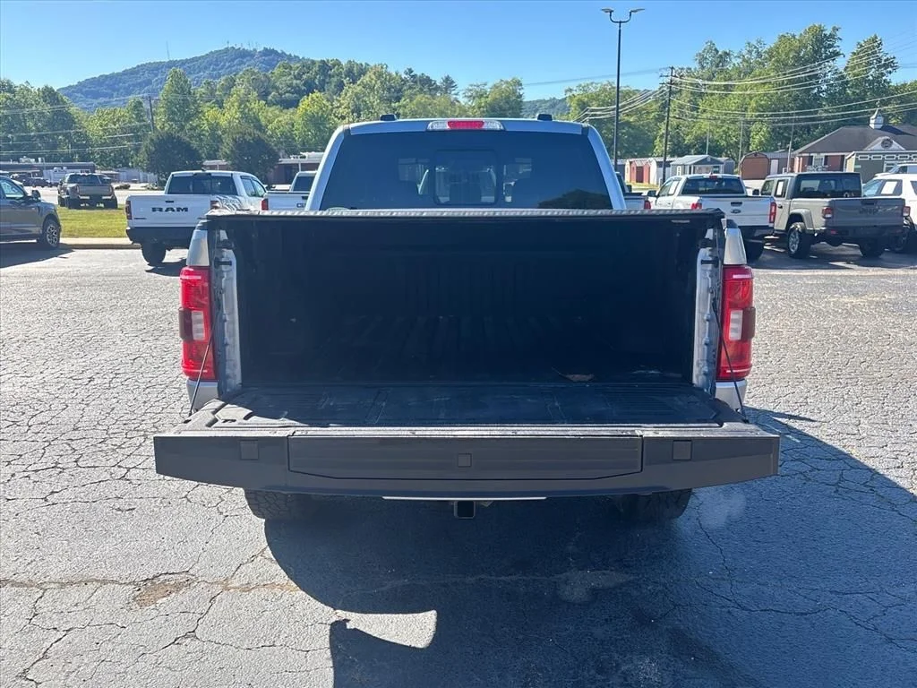 Used 2023 Silver Ford XLT image 7