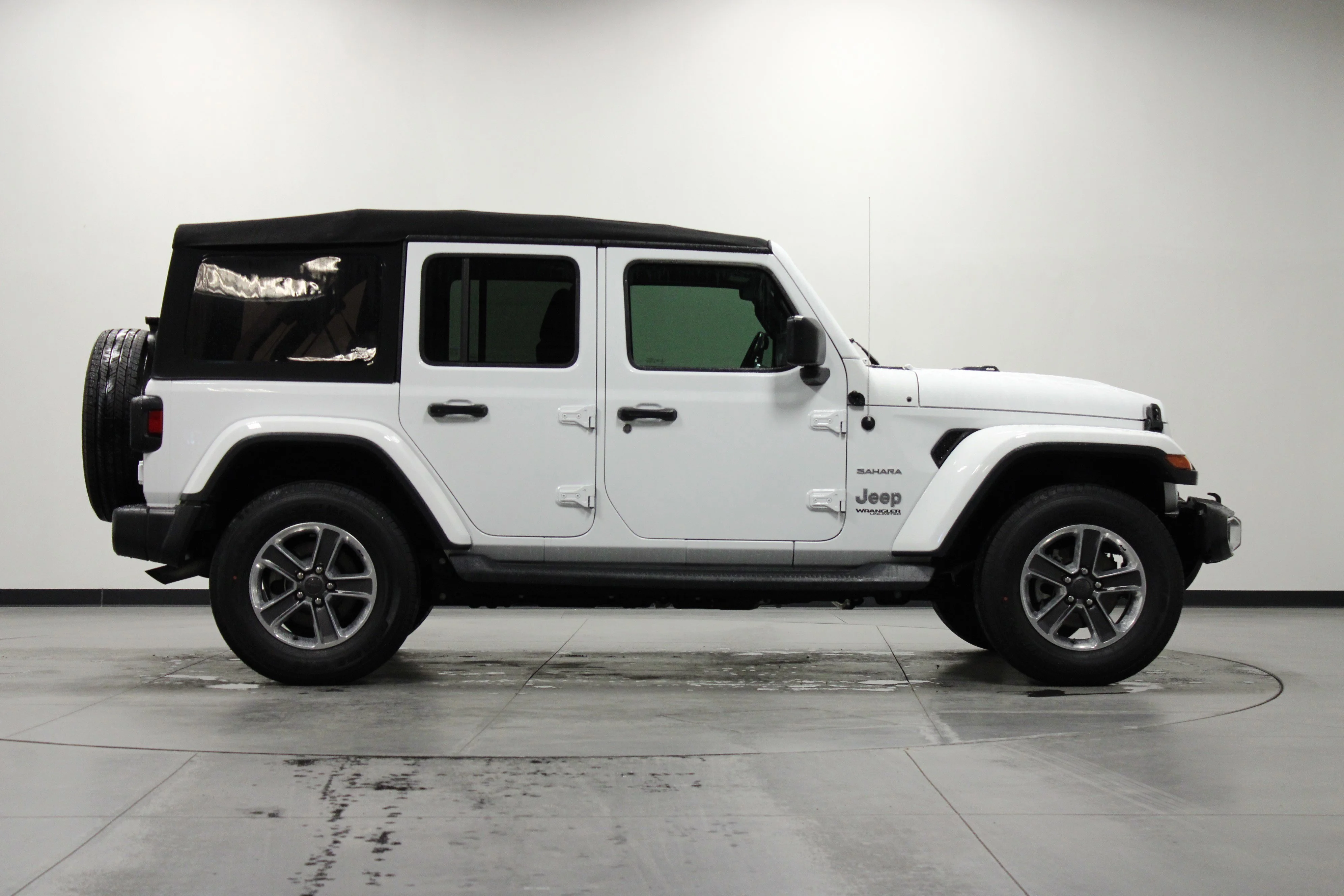 Used 2019 Bright White Clearcoat Jeep Sahara image 3