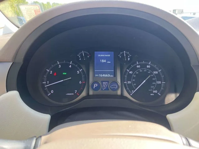 Used 2018 White Lexus 460 image 27
