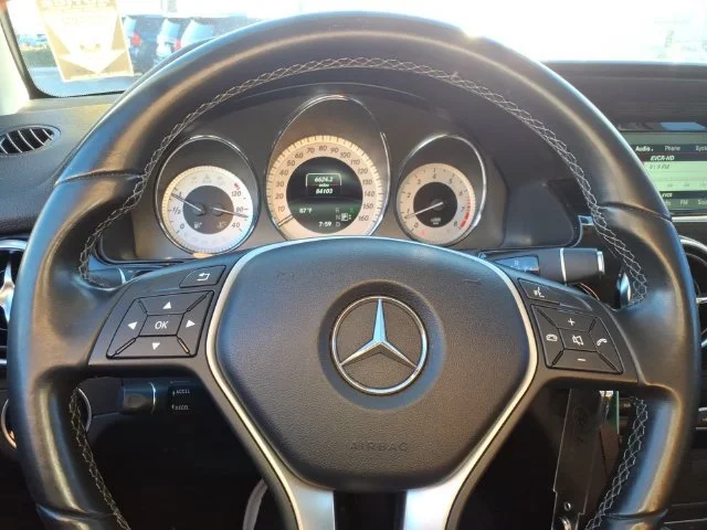 Used 2015 White Mercedes-Benz 4MATIC® image 21