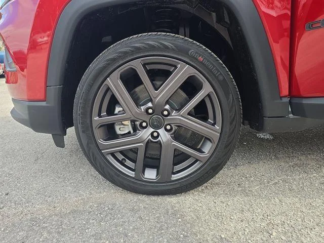 New 2026 Red Hot Pearl-Coat Exterior Paint Jeep Latitude image 27