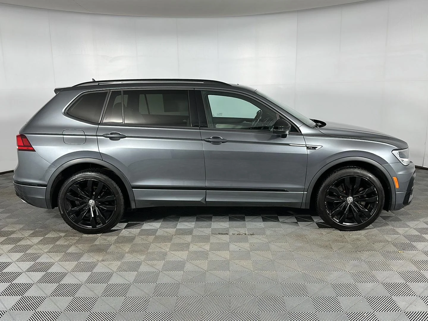 Used 2021 Platinum Gray Metallic Volkswagen SE R-Line Black image 34
