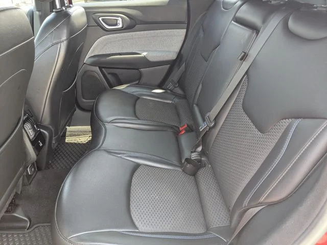 Used 2023 Red Jeep Latitude image 13