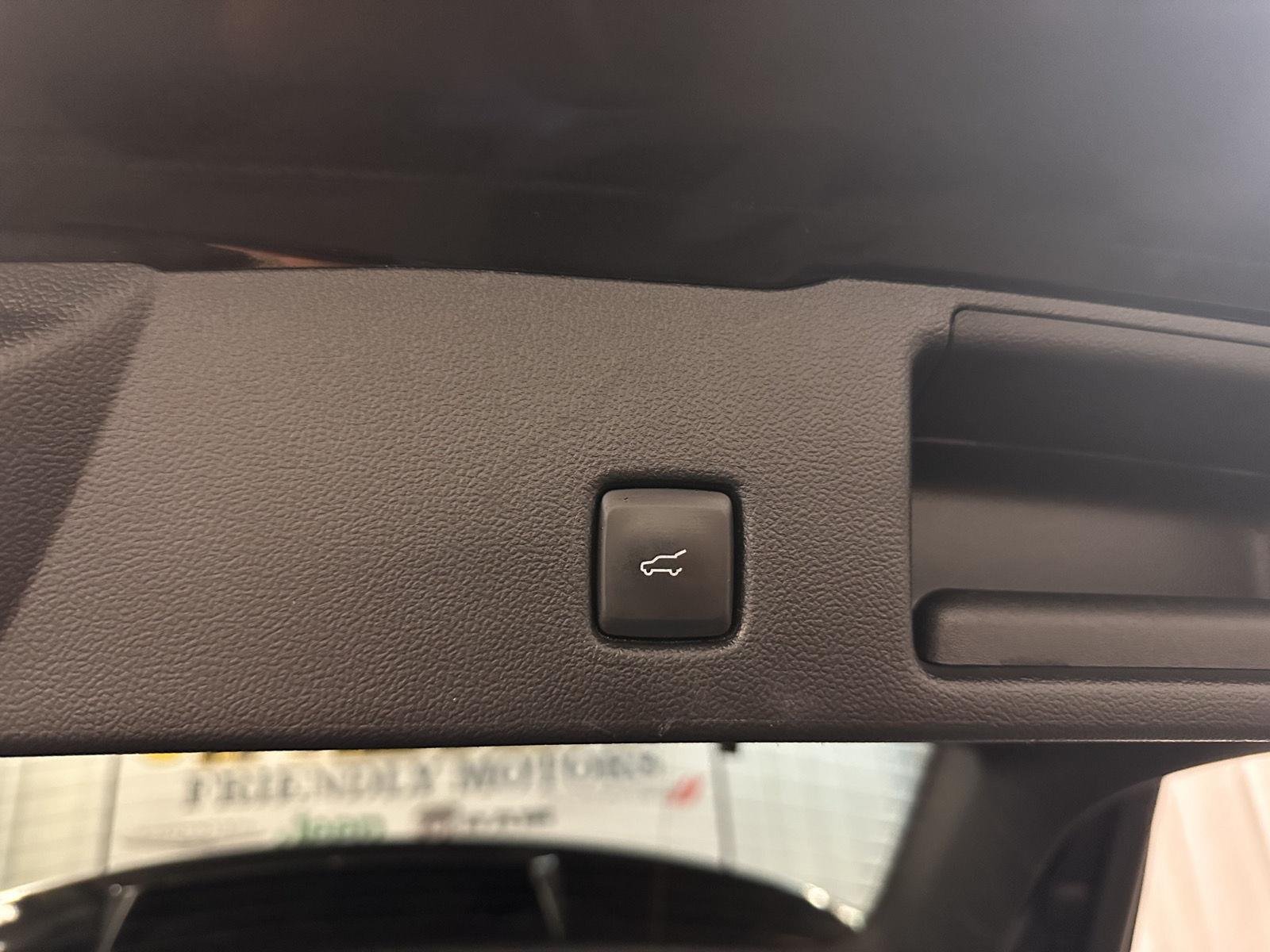 Used 2023 Agate Black Metallic Ford Active image 33
