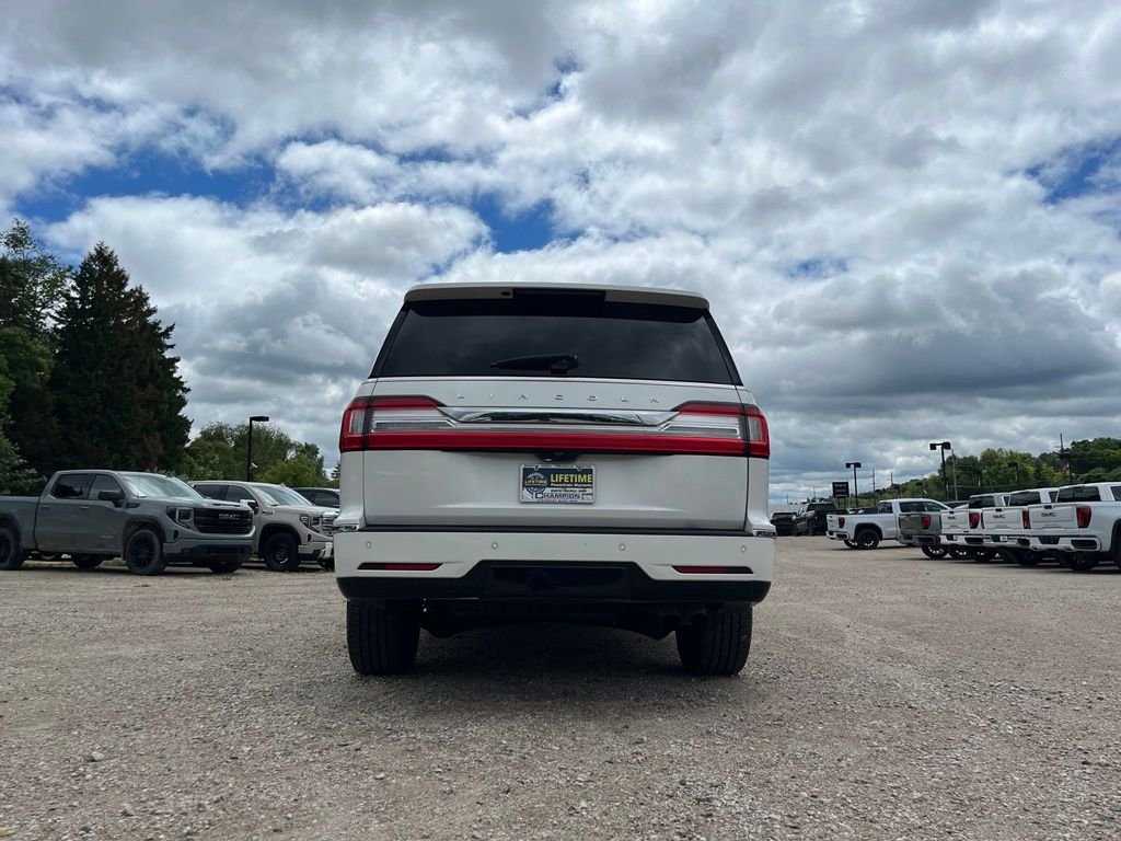 Used 2020 White Lincoln Reserve image 11