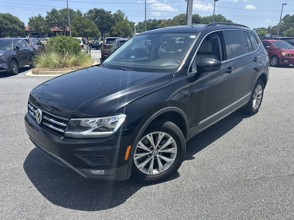Used 2018 Black Volkswagen 2.0T SE image 3
