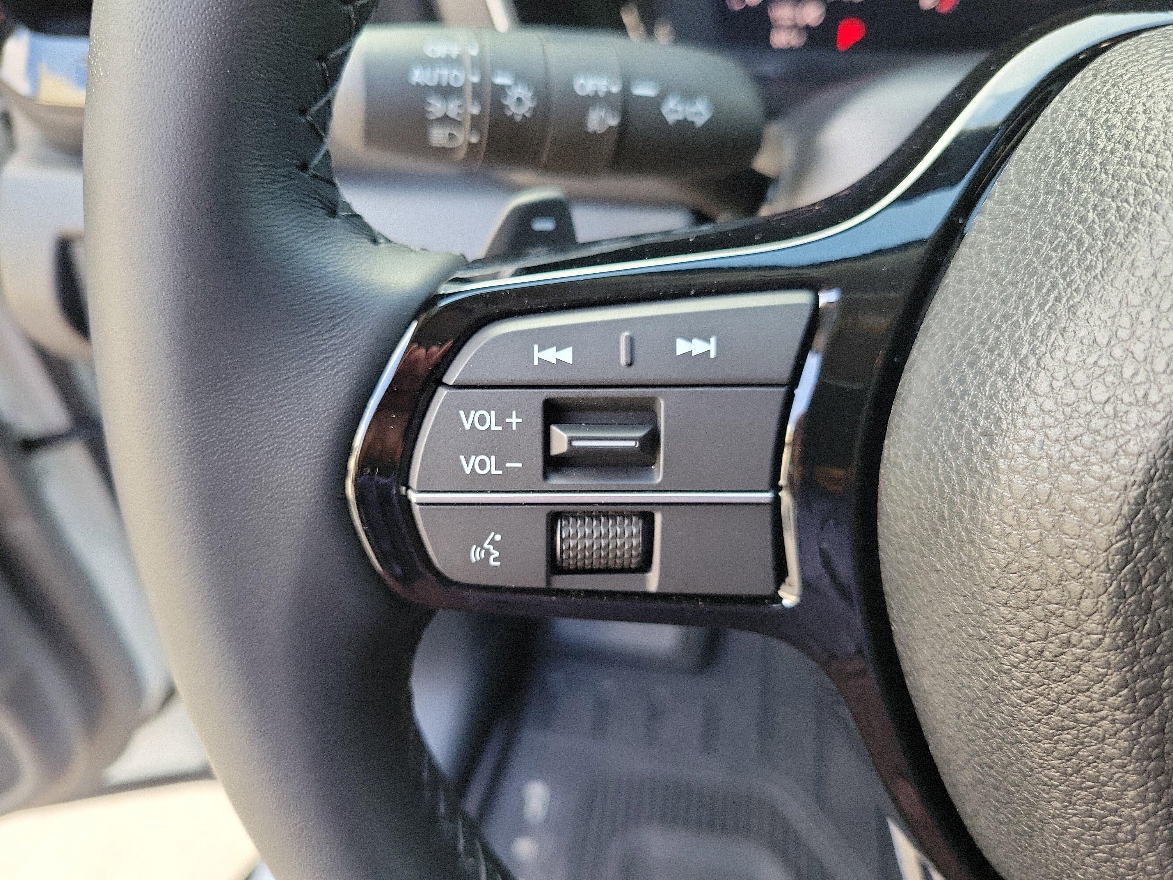 Certified Used 2026 Platinum White Pearl Honda AWD EX-L image 69