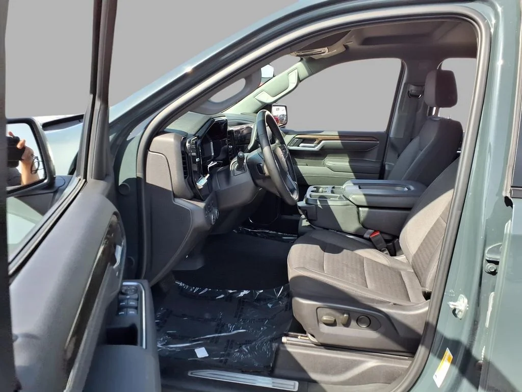 Used 2025 Gray Chevrolet LT image 19