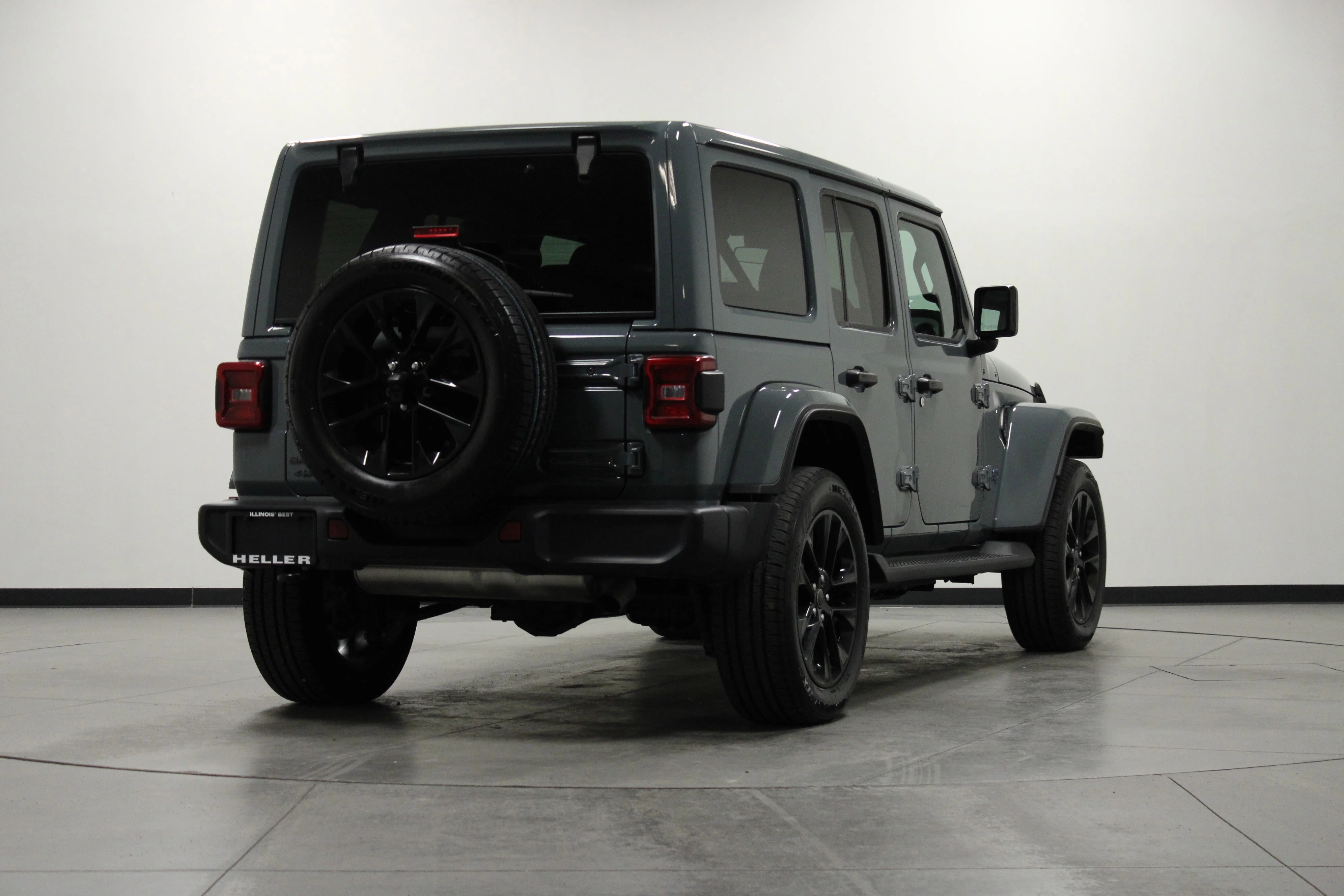 Used 2025 Anvil Clear Coat Jeep Sahara image 4