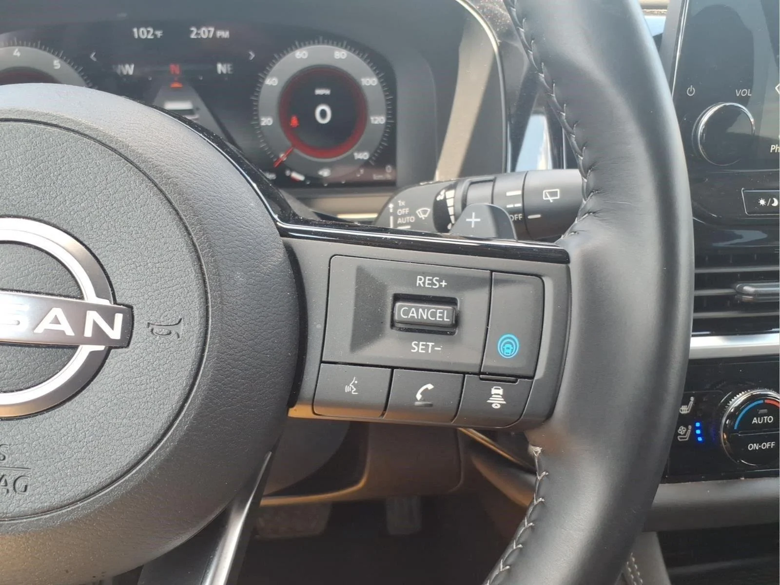Used 2025 Obsidian Green Pearl Nissan Platinum image 19