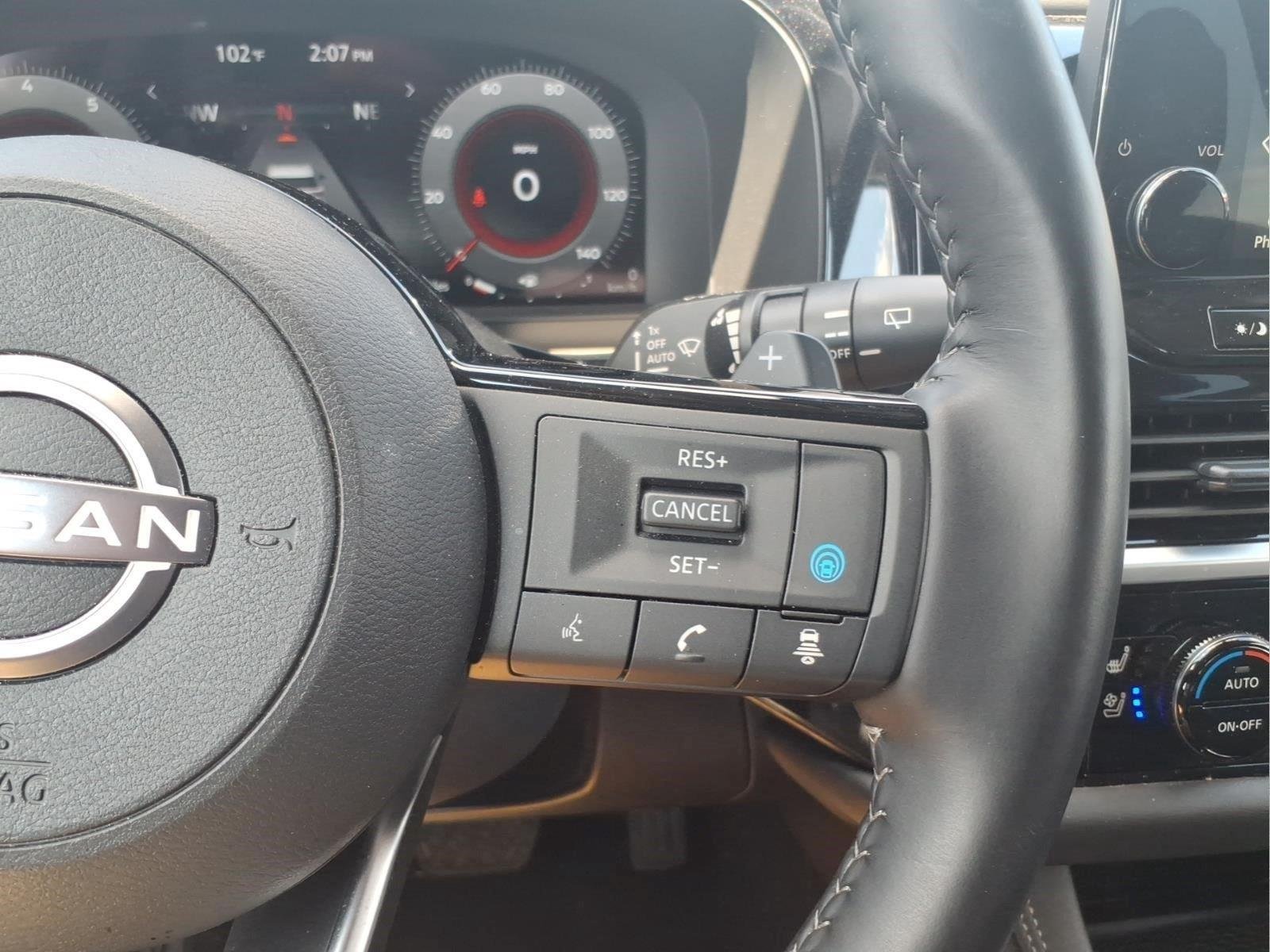 Used 2025 Obsidian Green Pearl Nissan Platinum image 19