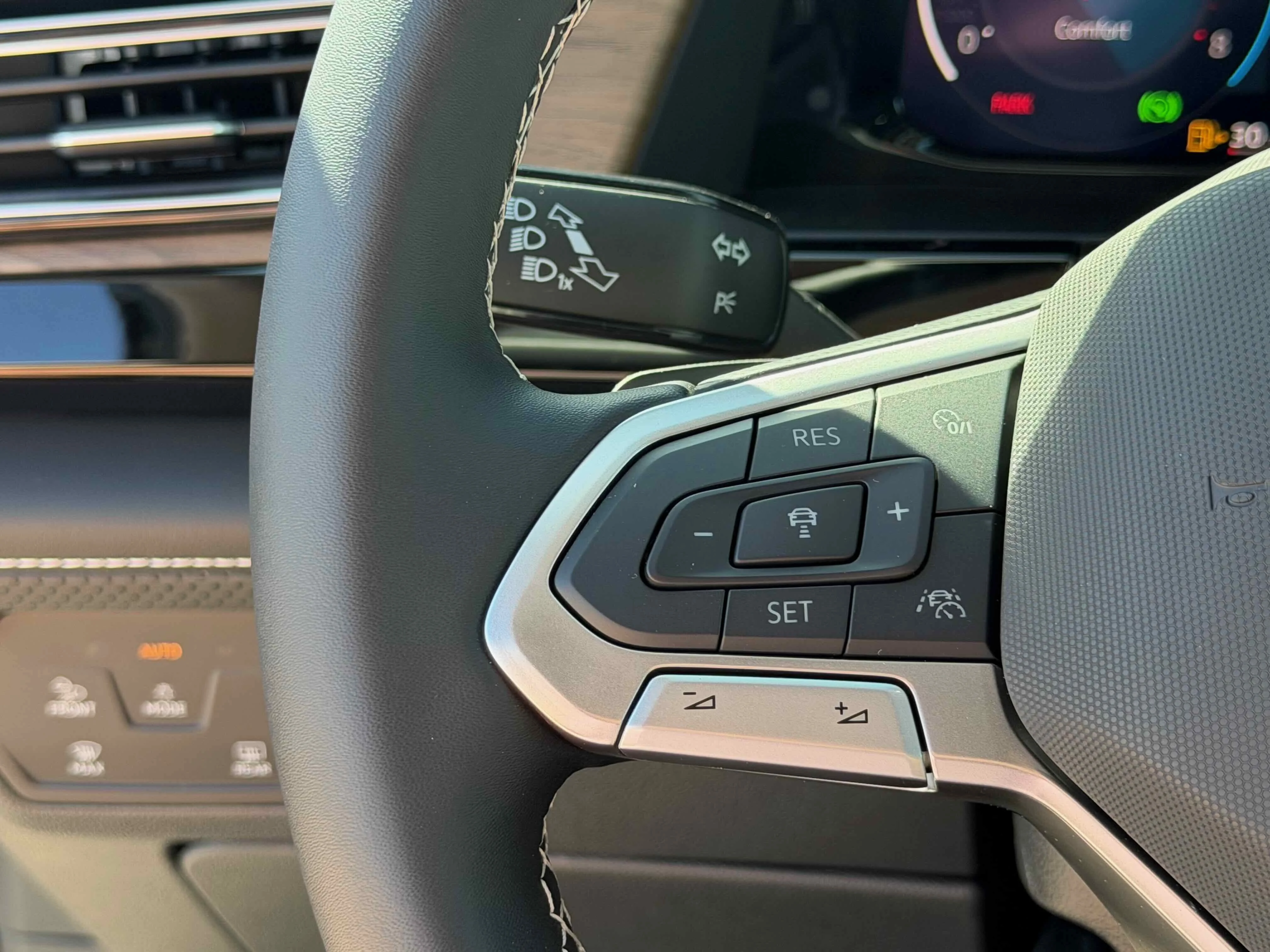 New 2026 Deep Black Volkswagen 2.0T SE w/Technology image 17