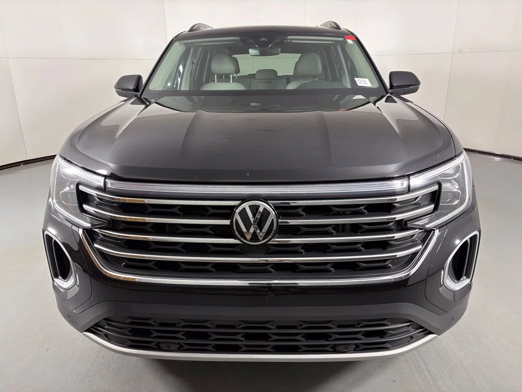 Used 2024 Black Volkswagen 2.0T SE w/Technology image 3