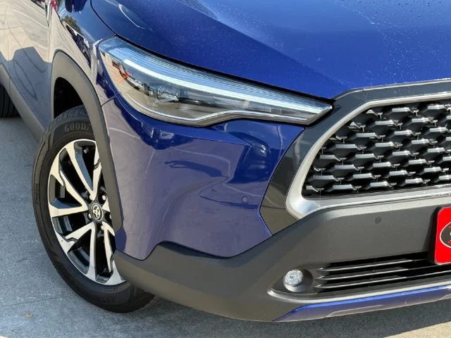 Certified Used 2023 BLUE CRUSH METALLIC Toyota XLE image 4