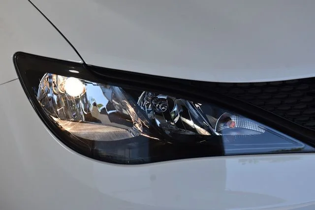 New 2027 Bright White Clear-Coat Exterior Paint Chrysler LX image 9