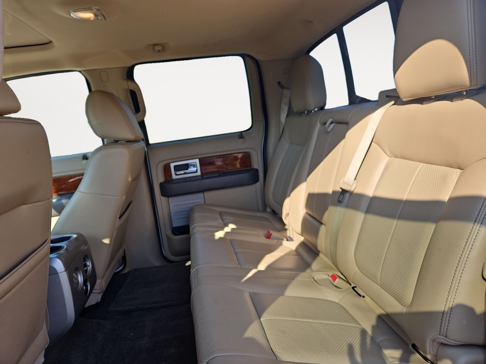 Used 2010  Ford Lariat image 13