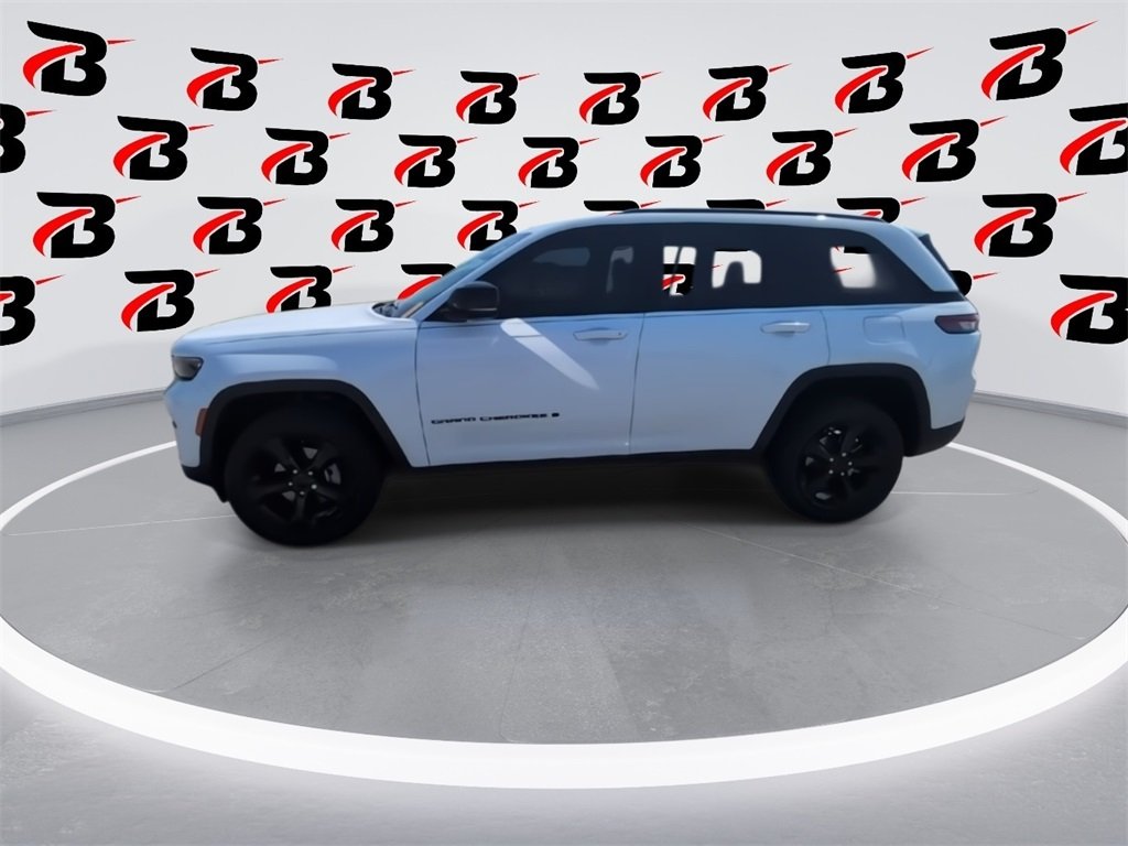 2023 Jeep Grand Cherokee Altitude photo 4
