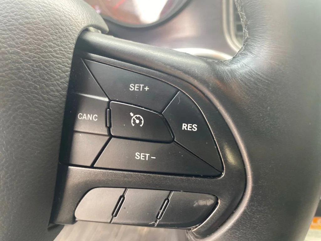 Used 2018 Red Dodge SXT image 3