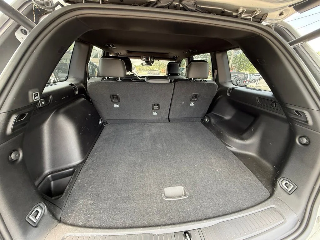 Used 2023 Silver Jeep Altitude X image 26