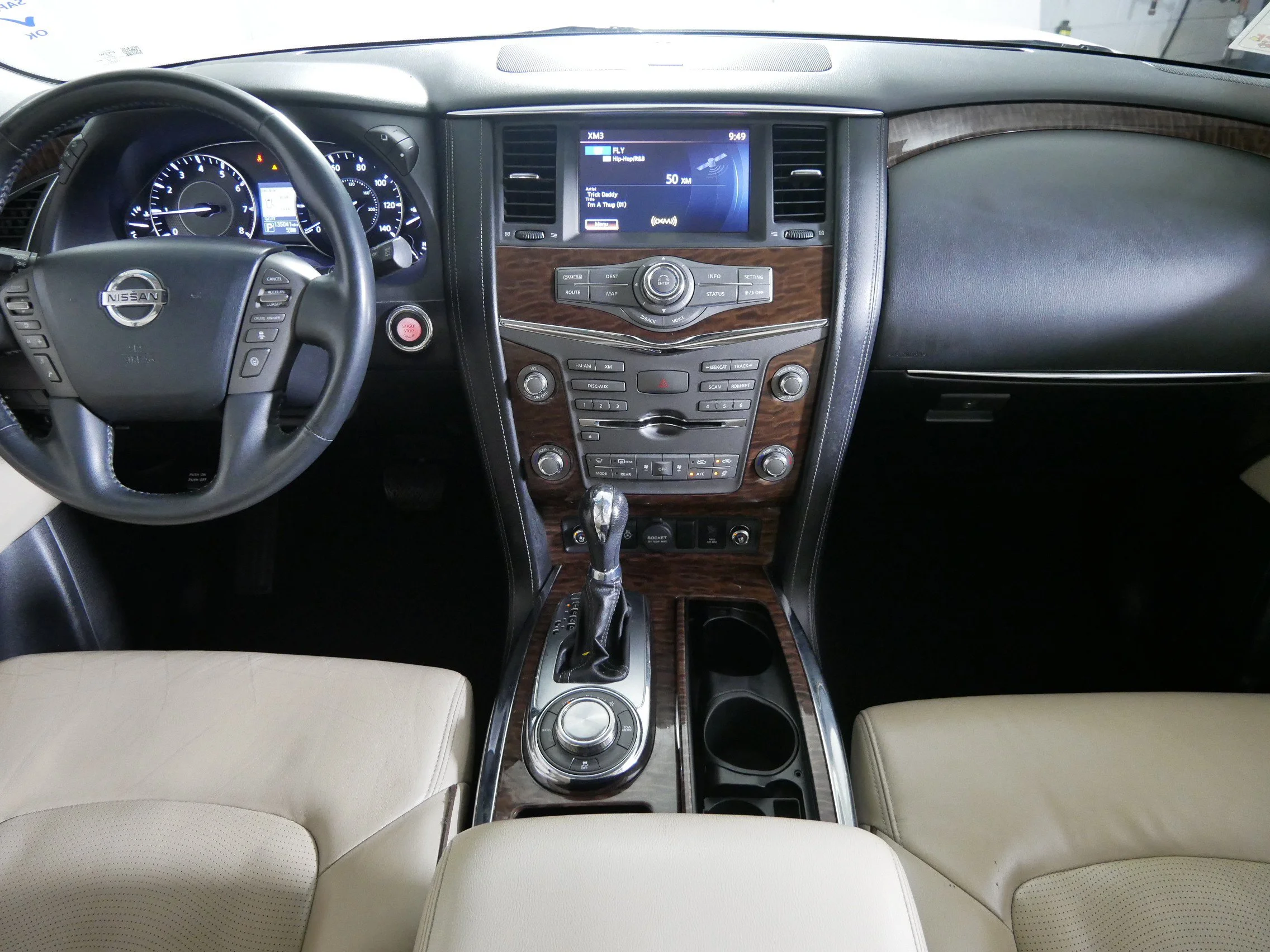 Used 2017 Pearl White Nissan Platinum image 10