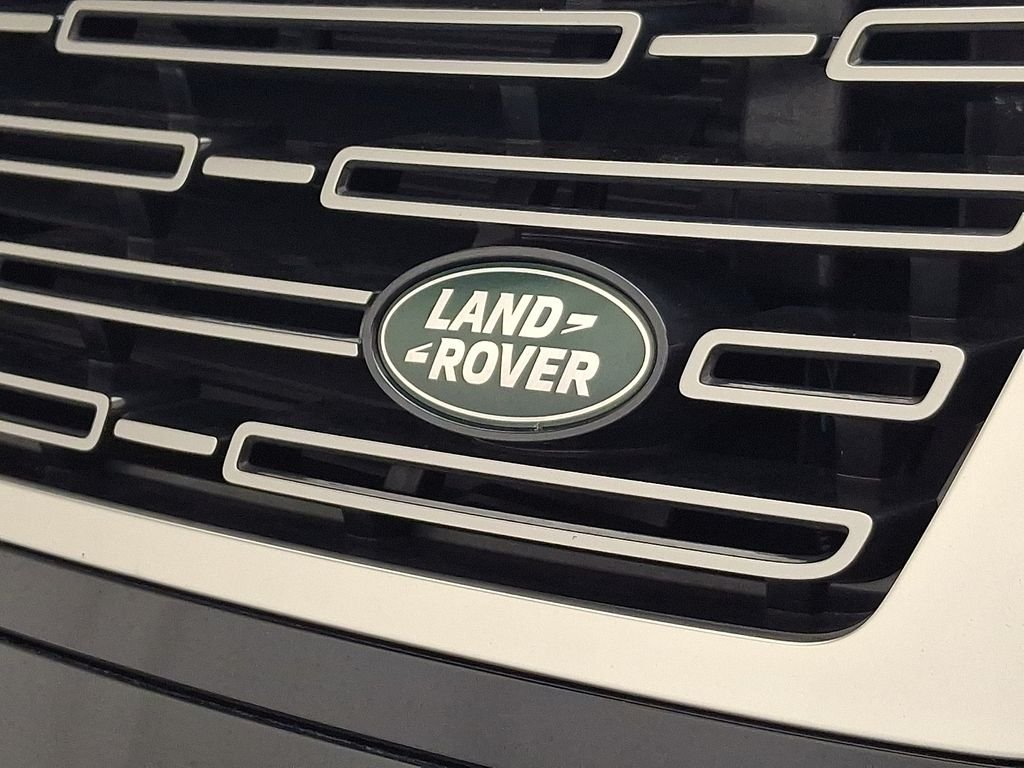 Used 2025  Land Rover SE image 33