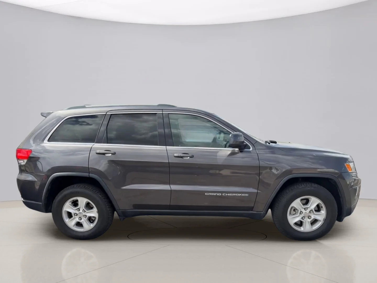 Used 2015 Gray Jeep LAREDO image 4