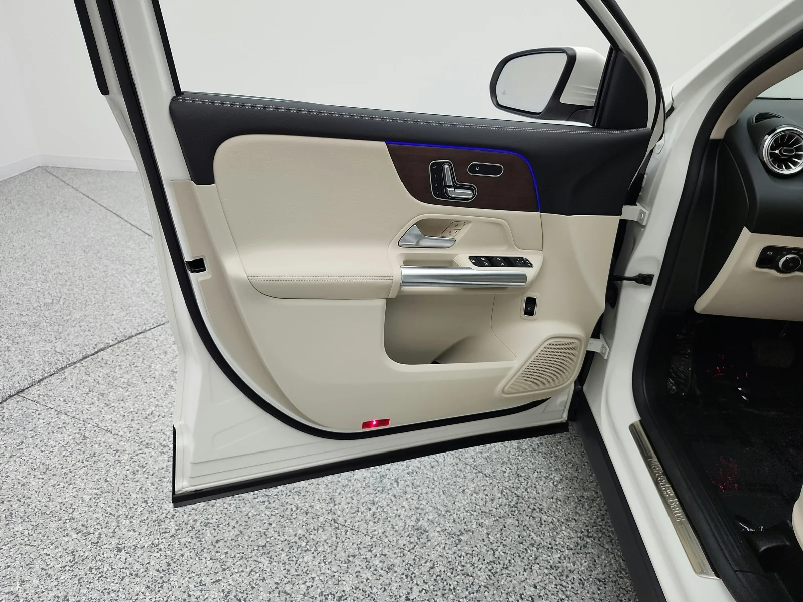 Certified Used 2023 Polar White Mercedes-Benz GLA 250 4MATIC® SUV image 14
