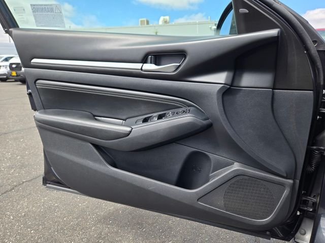 Used 2019 Blue Nissan 2.5 SV image 13