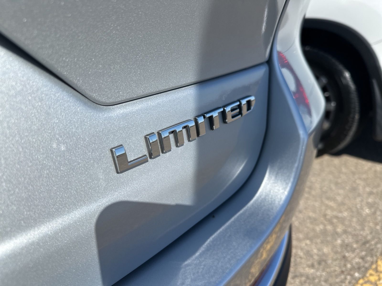 Used 2023 Silver Jeep Limited image 5