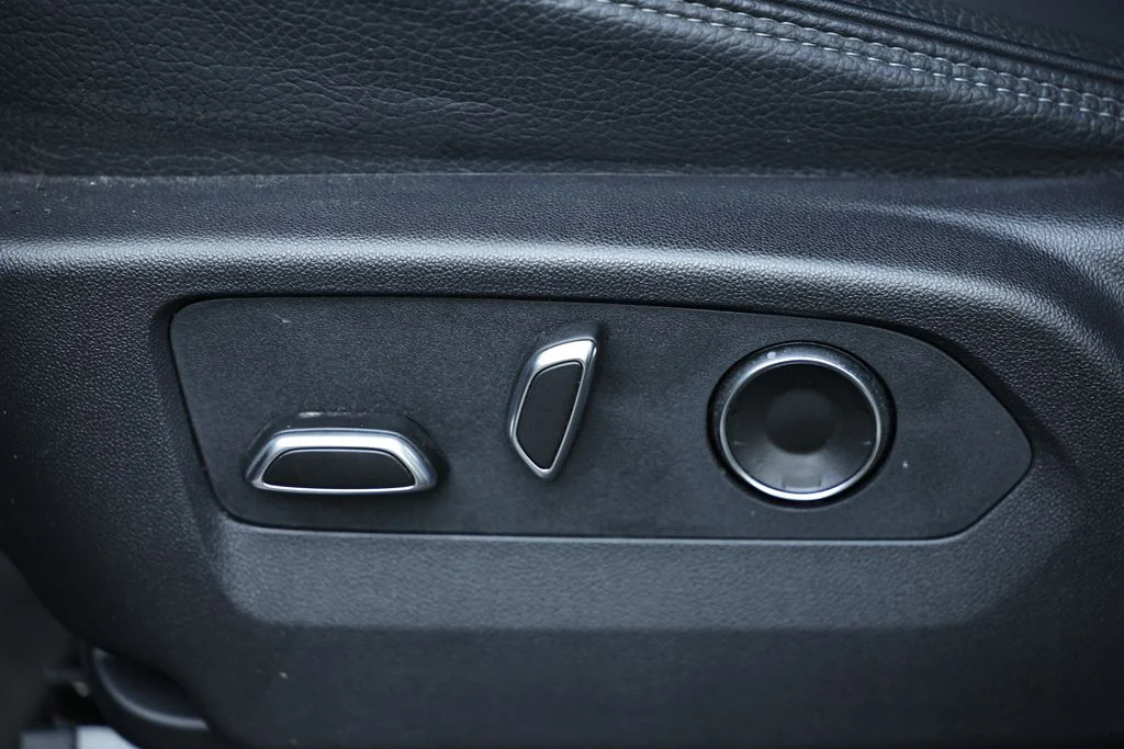 Used 2025 Black GMC Denali image 10