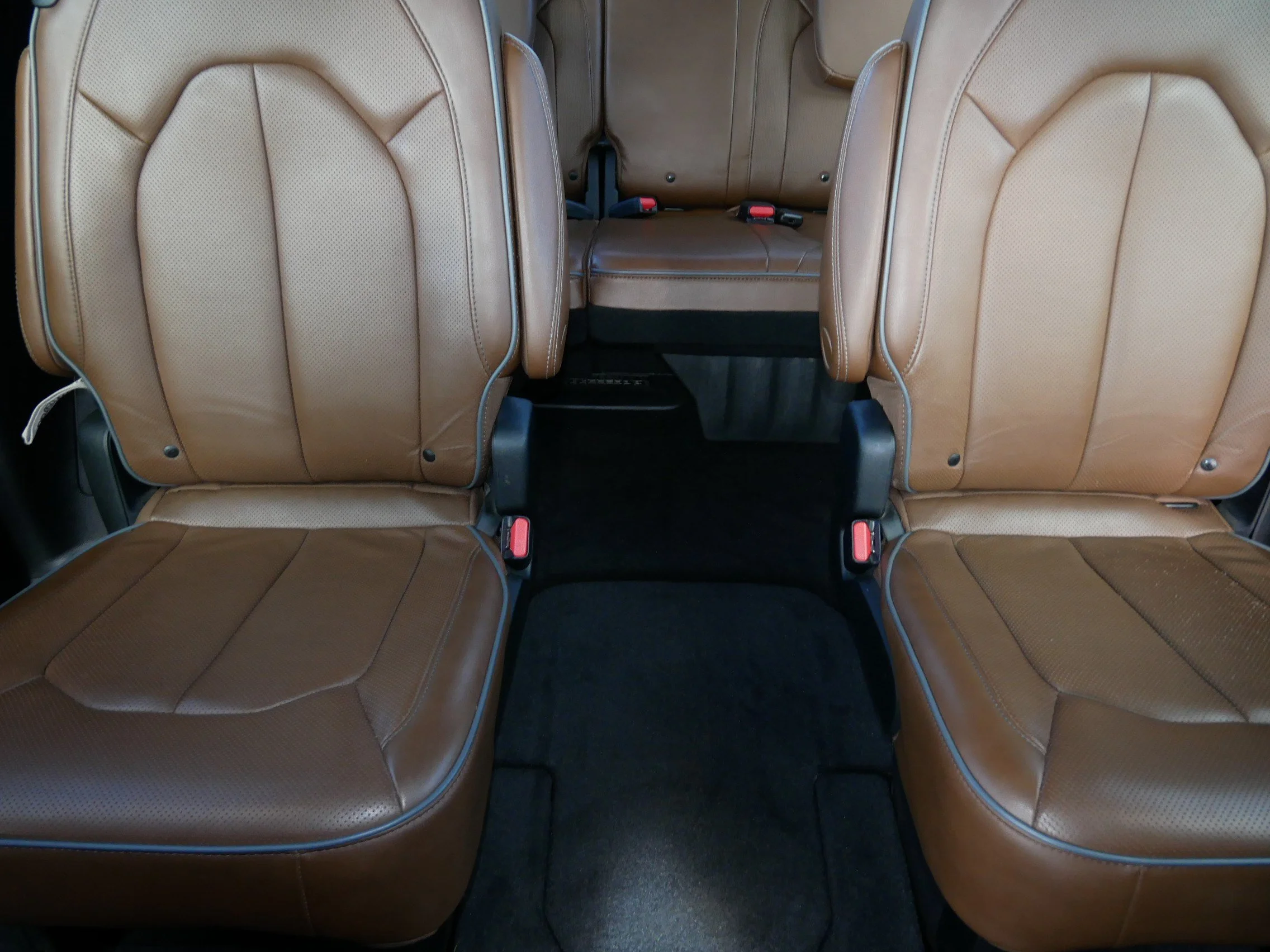 Used 2021 Velvet Red Pearlcoat Chrysler Limited image 13