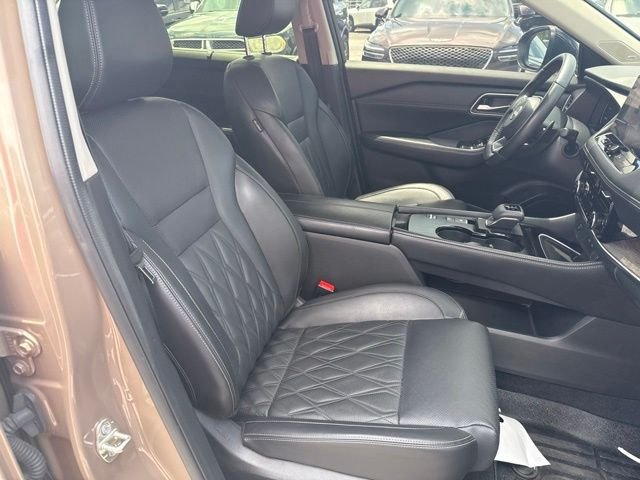 Used 2024 Black Nissan Platinum image 13