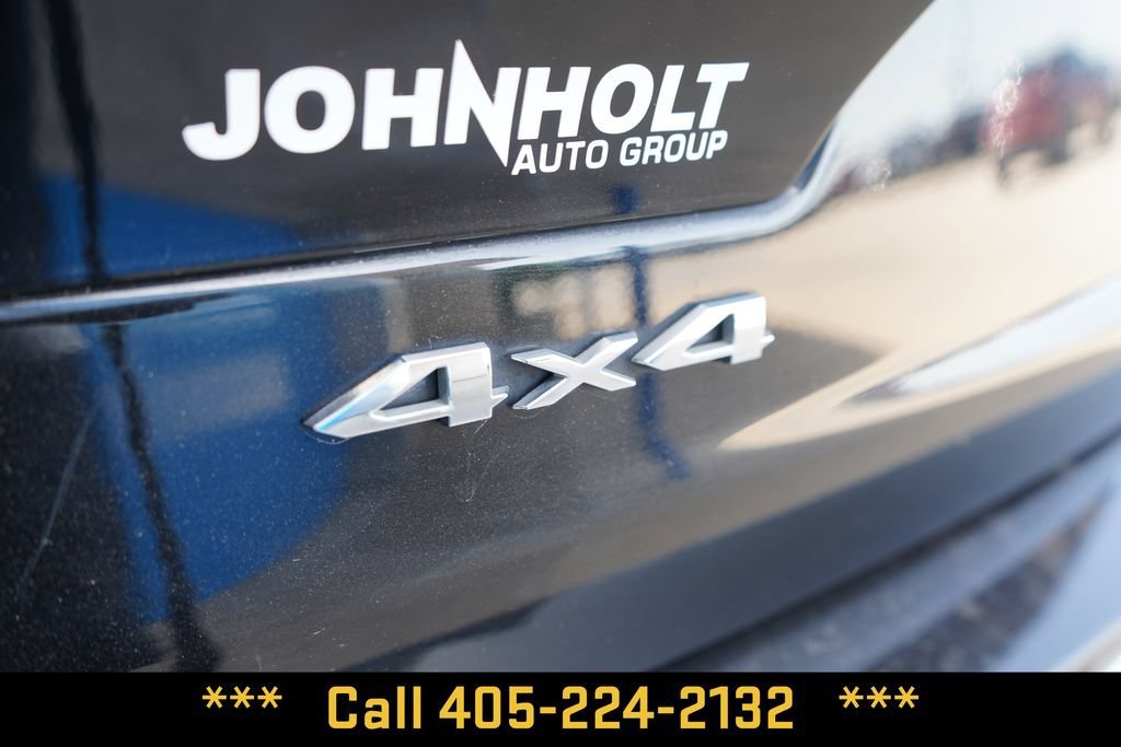 Used 2023  Jeep Laredo image 8
