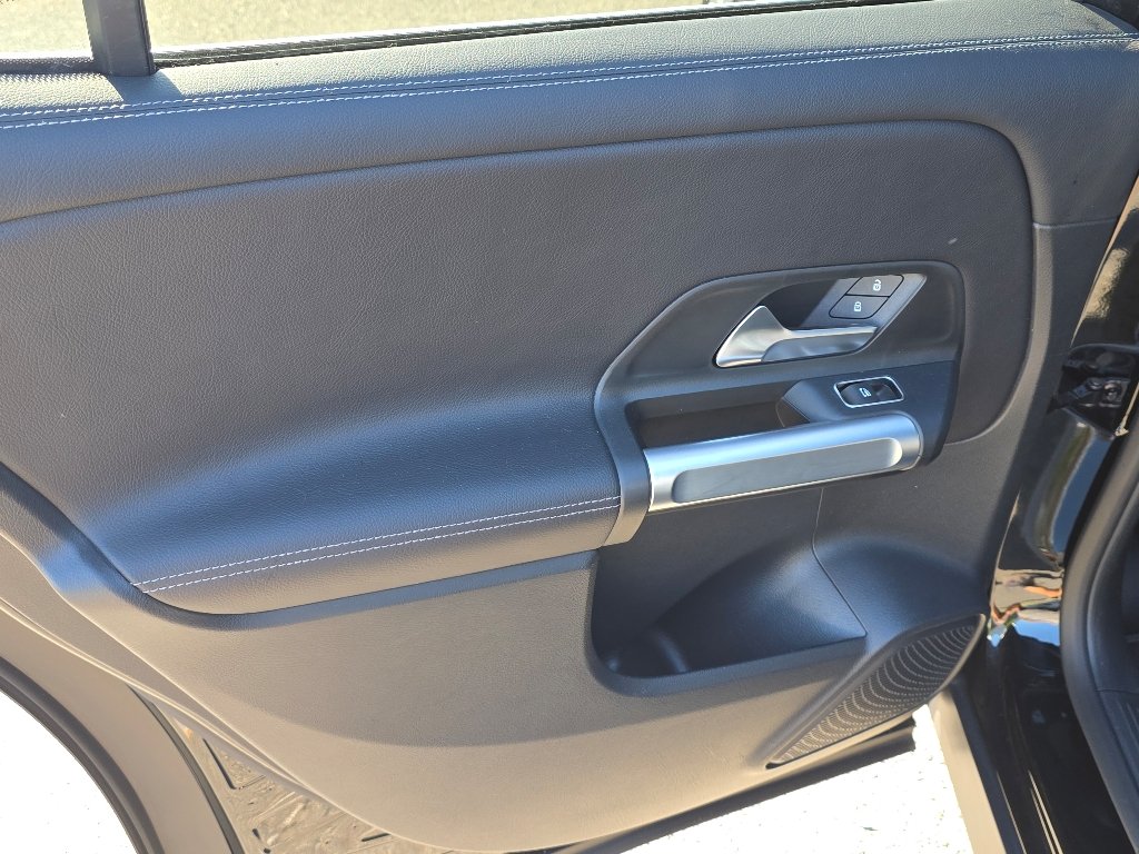 Used 2023 Black Mercedes-Benz GLB 250 image 30