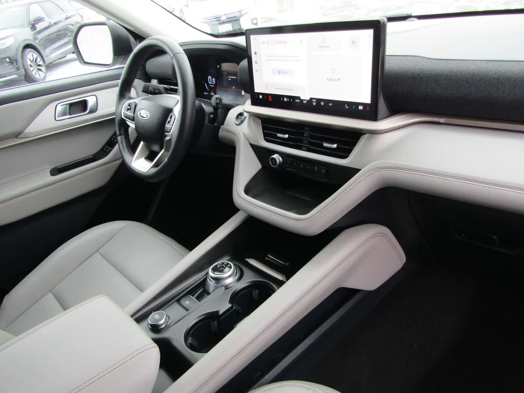 Used 2025 Star White Ford Active image 19