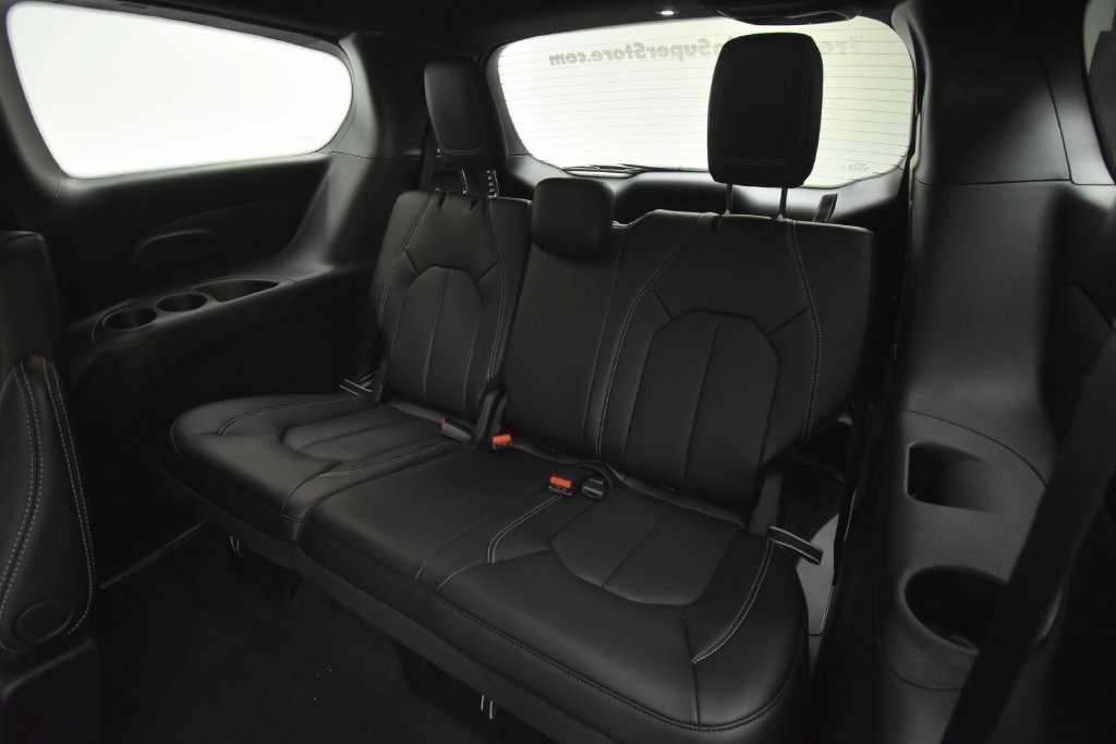 New 2027 Diamond Black Crystal Pearl-Coat Paint Chrysler Select image 34