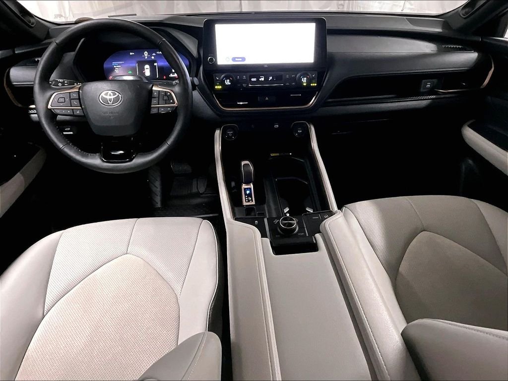 Certified Used 2026  Toyota MAX Platinum image 22