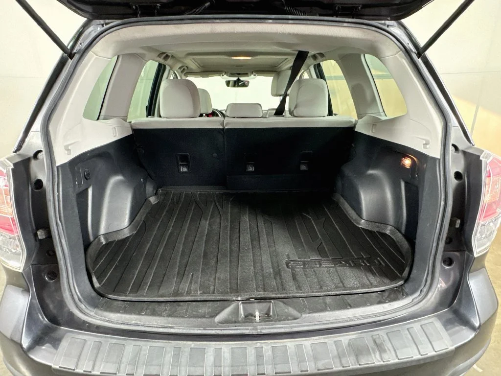 Used 2018 Gray Subaru 2.5i Premium image 31