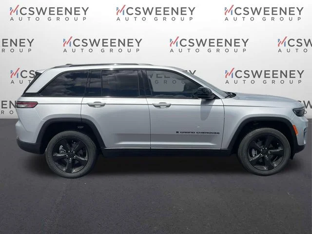 New 2025 Silver Zynith Exterior Paint Jeep Altitude image 2